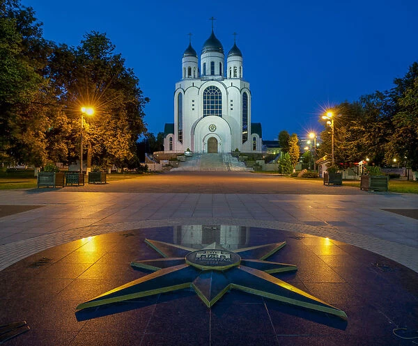ussian Orthodox Cathedral of Christ the Saviour, in front star with geographic directions and relief of Kaliningrad 750, Victory Square, Zentralrajon, Kaliningrad, Kaliningrad Oblast, Russia