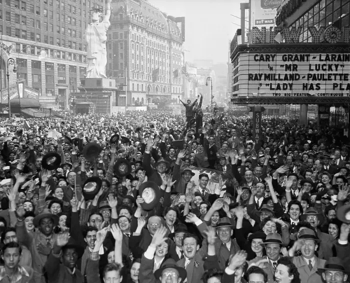 Framed Print : V-E Day Crowd In Times Square
