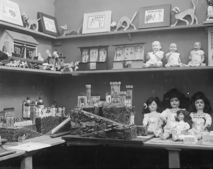 Framed Print : V&A Toys. Toys manufactured by wounded soldiers on display at a British Framed Print : V&A Toys. Toys manufactured by wounded soldiers on display at a British