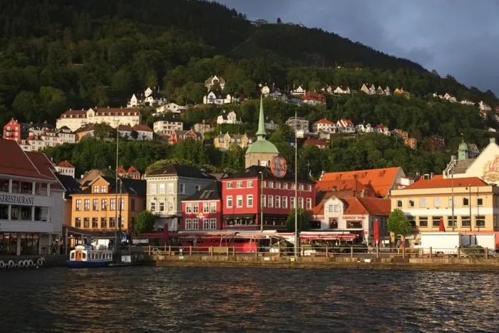 Framed Print : Vagen Harbor and historical Bryggen Waterfront Framed Print : Vagen Harbor and historical Bryggen Waterfront
