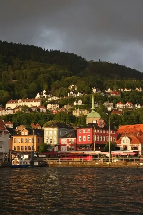 Framed Print : Vagen Harbor and historical Bryggen Waterfront Framed Print : Vagen Harbor and historical Bryggen Waterfront