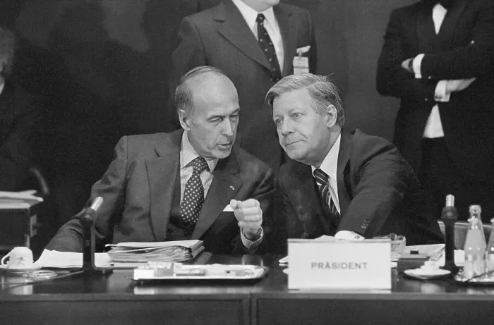 Framed Print : Valerie Giscard d'Estiang Conversing with Chancellor Helmut Schmidt Framed Print : Valerie Giscard d'Estiang Conversing with Chancellor Helmut Schmidt