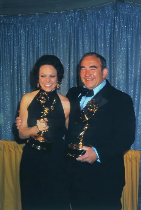 : Valerie Harper and Edward Asner Holding Emmy Awards : Valerie Harper and Edward Asner Holding Emmy Awards