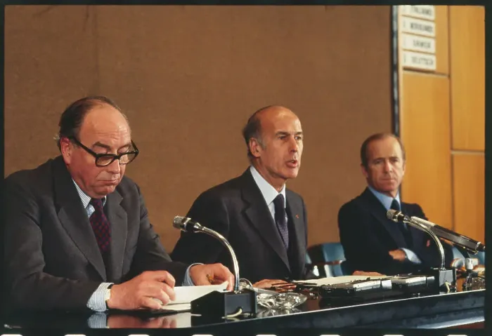 Framed Print : Valery Giscard D'Estaing at Press Conference with Colleagues