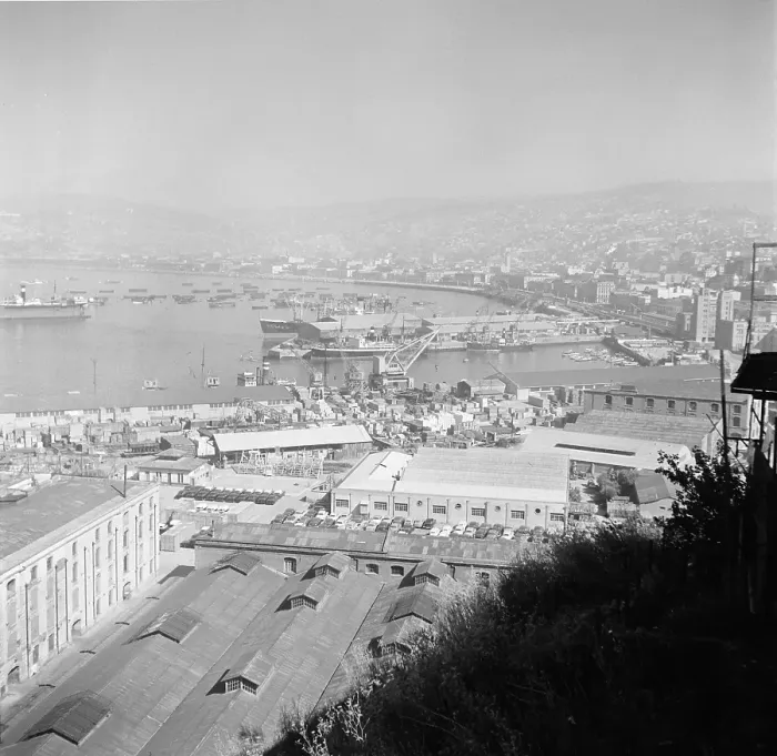 Framed Print : Valparaiso, Chile Framed Print : Valparaiso, Chile