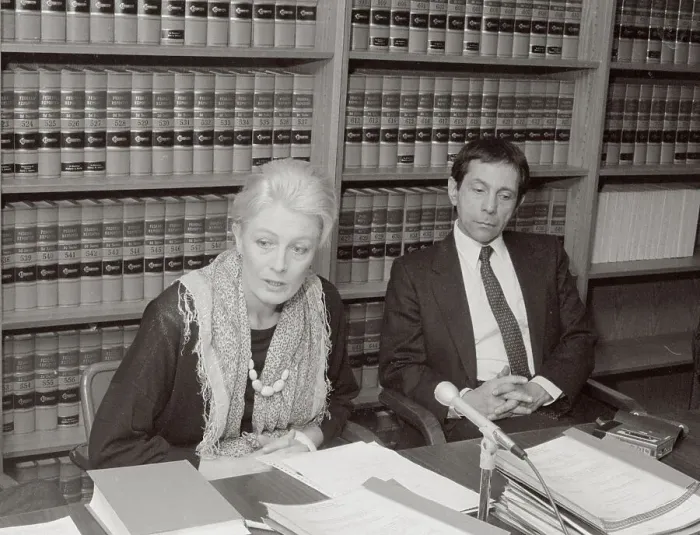 Framed Print : Vanessa Redgrave Sitting with Her Attorney Framed Print : Vanessa Redgrave Sitting with Her Attorney