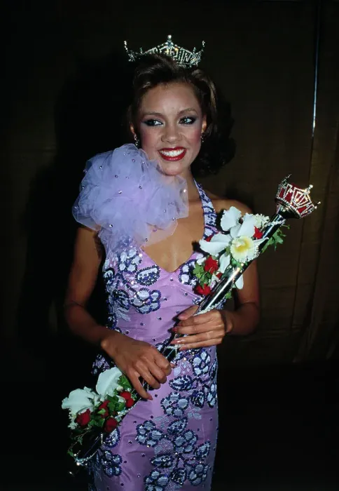 Framed Print : Vanessa Williams as Miss America Framed Print : Vanessa Williams as Miss America