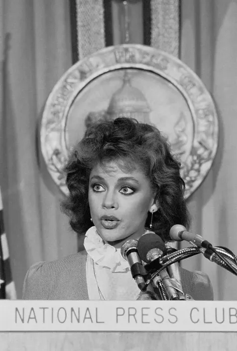 Framed Print : Vanessa Williams Speaking at Luncheon