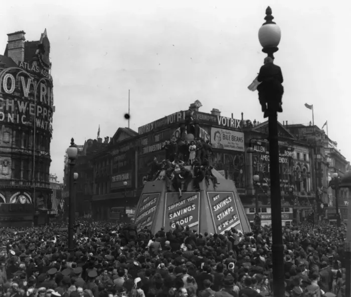 Framed Print : VE Day in London Framed Print : VE Day in London