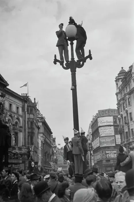 Framed Print : VE Day In London