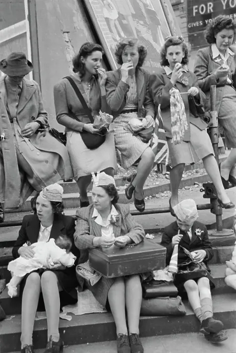 Framed Print : VE Day In London Framed Print : VE Day In London