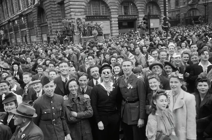 Framed Print : VE Day In London Framed Print : VE Day In London
