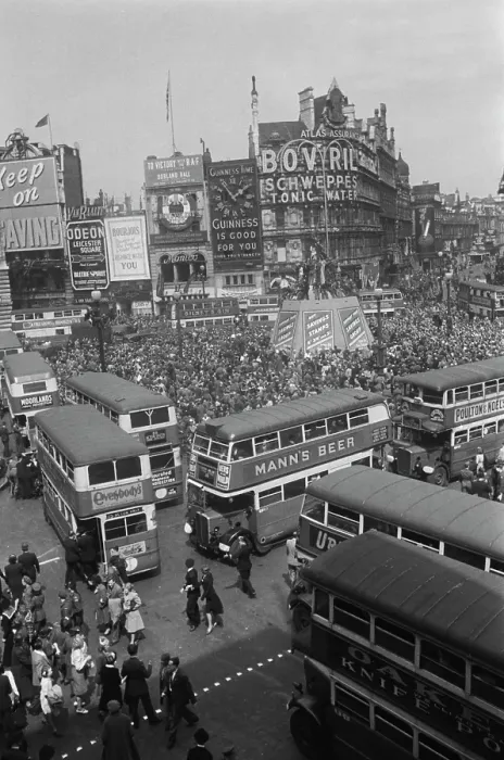 Framed Print : VE Day In London Framed Print : VE Day In London