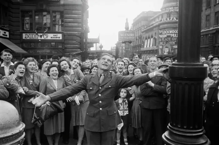 Framed Print : VE Day In London