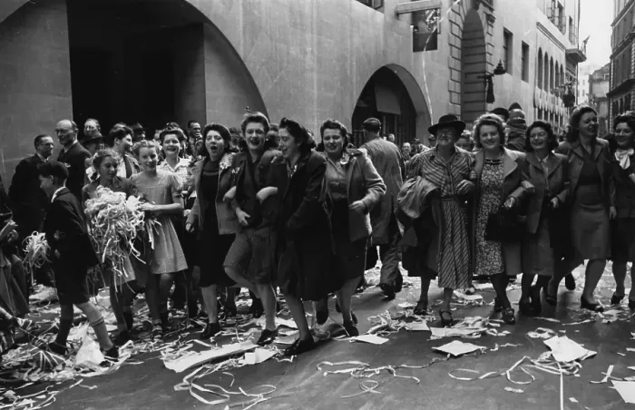 Framed Print : VE Day Revellers Framed Print : VE Day Revellers