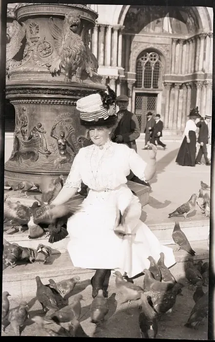 Framed Print : Venetian Woman Feeding Pigeons Framed Print : Venetian Woman Feeding Pigeons