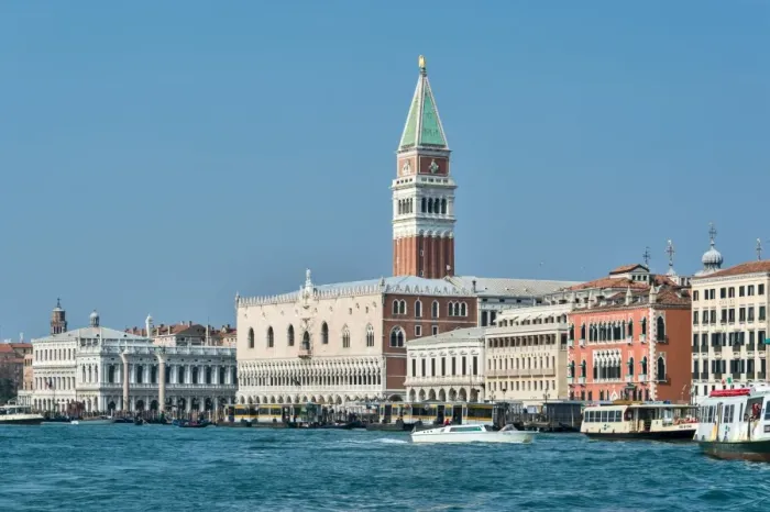 Framed Print : Venice is a city in northeastern Italy sited on a group of 117 small islands Framed Print : Venice is a city in northeastern Italy sited on a group of 117 small islands