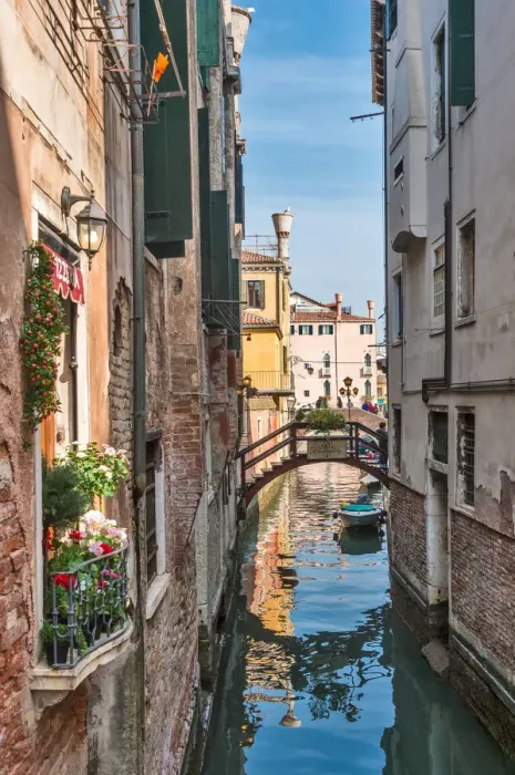 Framed Print : Venice is a city in northeastern Italy sited on a group of 117 small islands Framed Print : Venice is a city in northeastern Italy sited on a group of 117 small islands