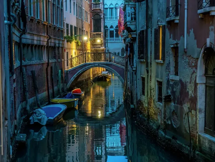 Framed Print : Venice streetscape by night Framed Print : Venice streetscape by night