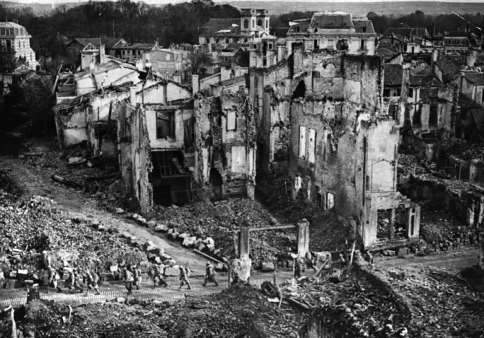 Framed Print : Verdun. January 1918: French troops passing through ruins at Verdun