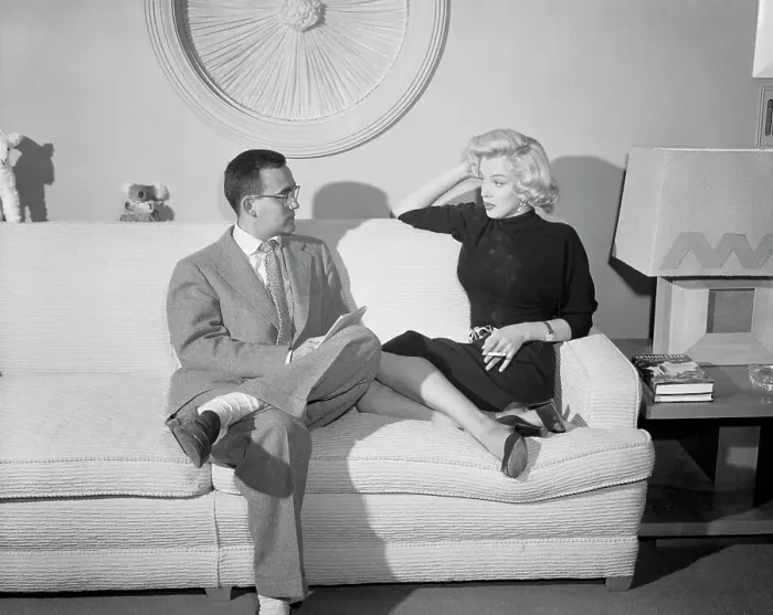 Framed Print : Vern Scott Interviewing Marilyn Monroe Framed Print : Vern Scott Interviewing Marilyn Monroe