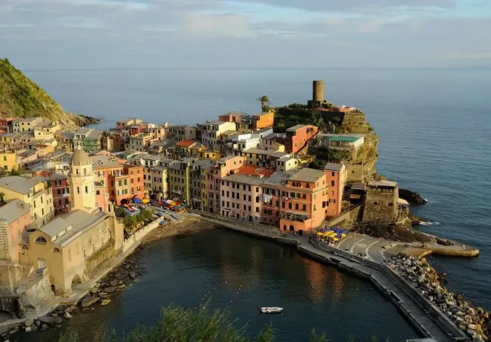 Framed Print : Vernazza, sunlit Framed Print : Vernazza, sunlit