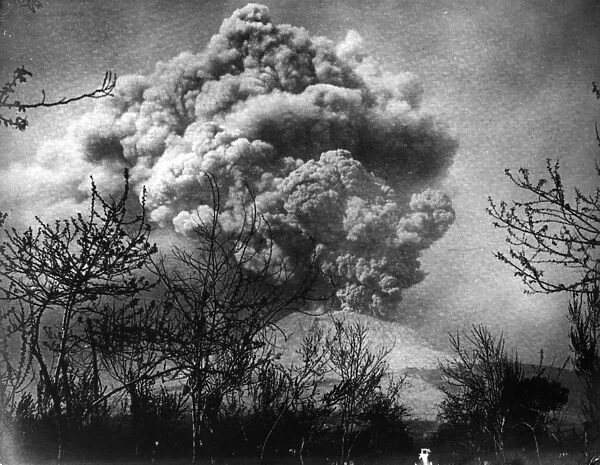 Vesuvius. 1st April 1906: A cloud of smoke over Mount Vesuvius, Italy