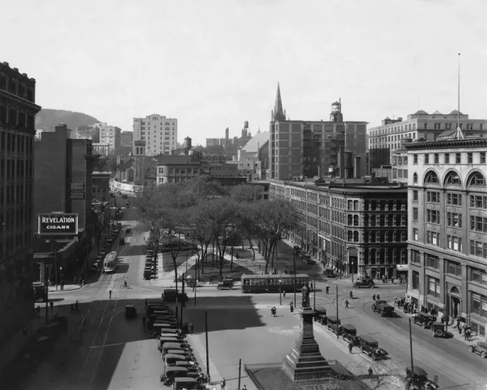 Framed Print : Victoria Square