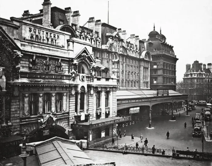 : Victoria Station : Victoria Station