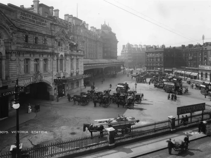 Framed Print : Victoria Station Framed Print : Victoria Station