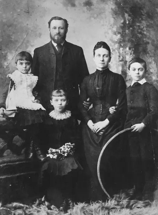Framed Print : Victorian Family Framed Print : Victorian Family