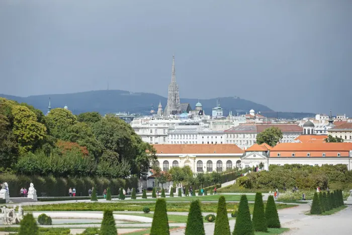 Framed Print : Vienna. Belvedere Palace and his beautiful gardens, Vienna, Austria Framed Print : Vienna. Belvedere Palace and his beautiful gardens, Vienna, Austria