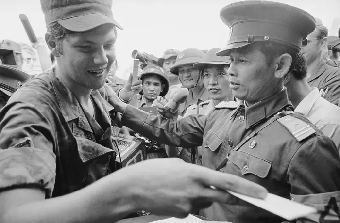 Framed Print : Vietnamese Lieutenant Colonel Greeting American Air Force Sergeant Framed Print : Vietnamese Lieutenant Colonel Greeting American Air Force Sergeant