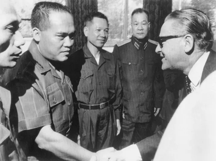Framed Print : Vietnamese Military Leaders Meeting with Canadian Ambassador Framed Print : Vietnamese Military Leaders Meeting with Canadian Ambassador