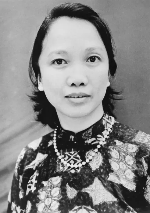 Framed Print : Vietnamese Physician Duong Quynh Hoa Framed Print : Vietnamese Physician Duong Quynh Hoa