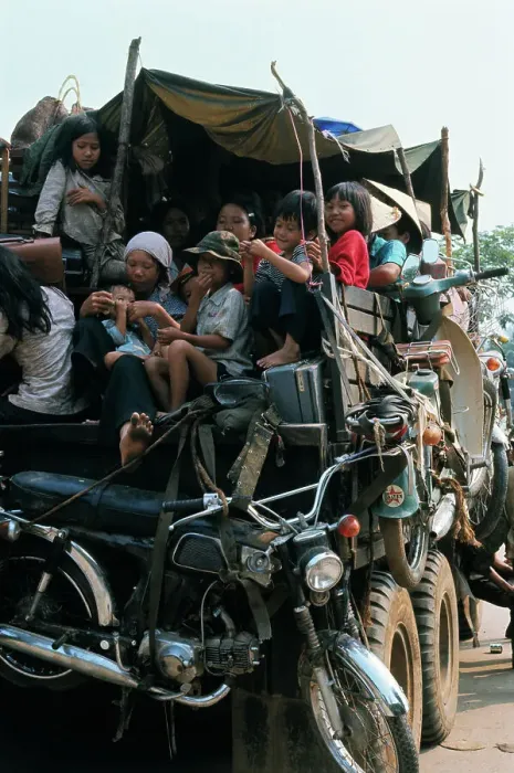 Framed Print : Vietnamese Refugees Fleeing in Crowded Truck Framed Print : Vietnamese Refugees Fleeing in Crowded Truck