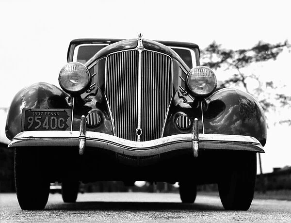Front view of 1930s car