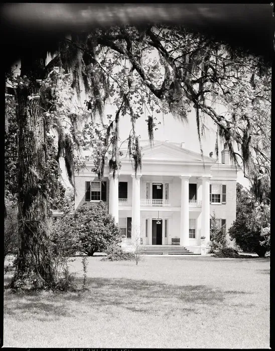 Framed Print : Front View Of An Antebellum Mansion Framed Print : Front View Of An Antebellum Mansion