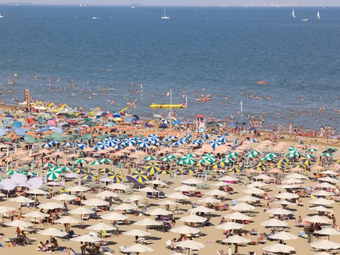Framed Print : View of the beach with parasols and sun loungers, Lignano Sabbiadoro, Udine, Adriatic Coast, Italy, Europe Framed Print : View of the beach with parasols and sun loungers, Lignano Sabbiadoro, Udine, Adriatic Coast, Italy, Europe
