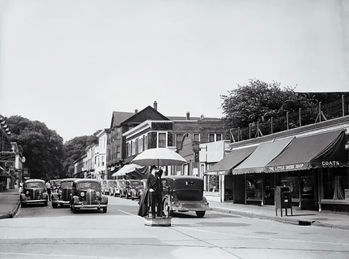 Framed Print : View of Bellevue Avenue society in Newport, Rhode Island Framed Print : View of Bellevue Avenue society in Newport, Rhode Island