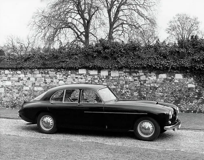 Framed Print : Side View Of The Bristol 405 Saloon Framed Print : Side View Of The Bristol 405 Saloon