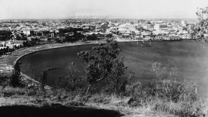 Framed Print : Perth. A view of the city of Perth on the coast of Western Australia, circa 1935 Framed Print : Perth. A view of the city of Perth on the coast of Western Australia, circa 1935