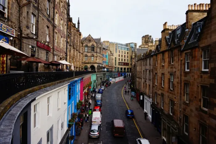 Framed Print : View on Colourful Victoria Street, Cars, Edinburgh, United Kingdom Framed Print : View on Colourful Victoria Street, Cars, Edinburgh, United Kingdom
