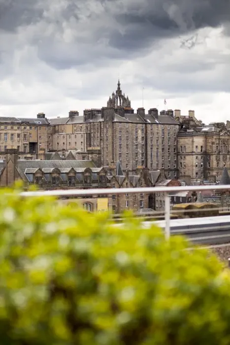 Framed Print : View of Edinburghs Old Town Framed Print : View of Edinburghs Old Town