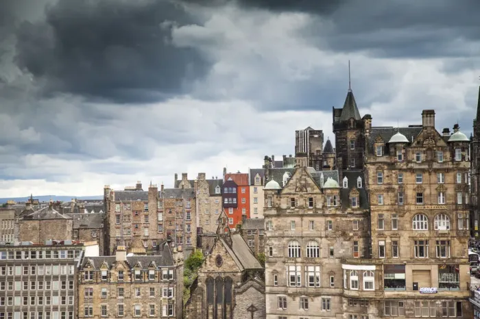 Framed Print : View of Edinburghs Old Town