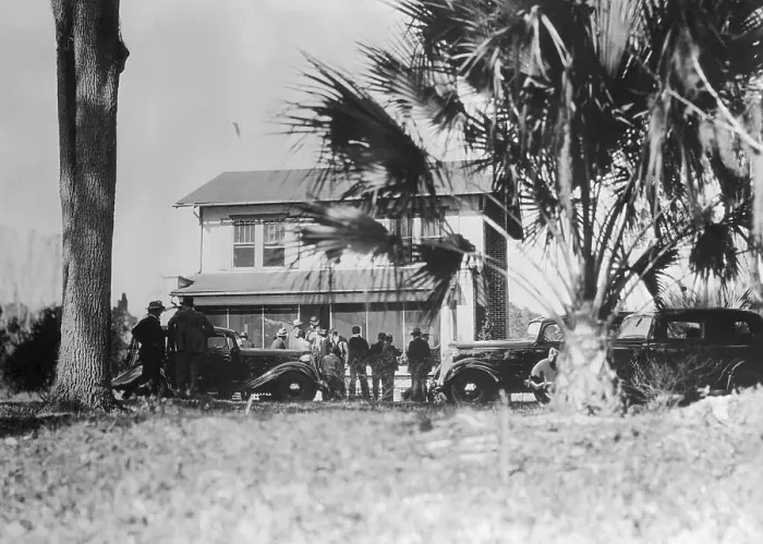 Framed Print : View of Fred and Ma Barker Bungalow