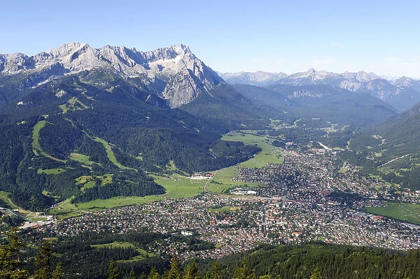 View of Garmisch-Partenkirchen, Zugspitze mountain, Jubilaeumsgrat ridge and Alpspitze mountain as seen from Wank mountain, Upper Bavaria, Bavaria, Germany, Europe