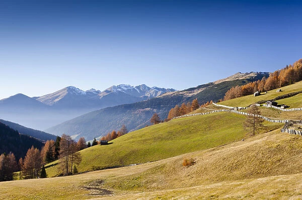 View into the Gedrumtal Valley, while descending from the Gedrumalm alpine pasture above Reinswaldl, with the Sarn Valley at the rear, Alto Adige, Italy, Europe