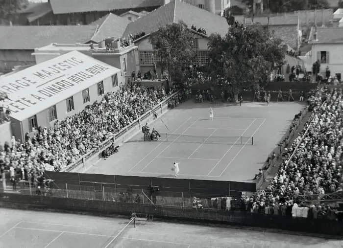 Framed Print : View of Helen Wills Playing Suzanne Lenglen Framed Print : View of Helen Wills Playing Suzanne Lenglen