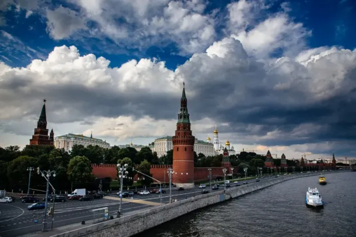 Framed Print : View on Kremlin and Moscow river from Bolshoy Kamenny Bridge Framed Print : View on Kremlin and Moscow river from Bolshoy Kamenny Bridge